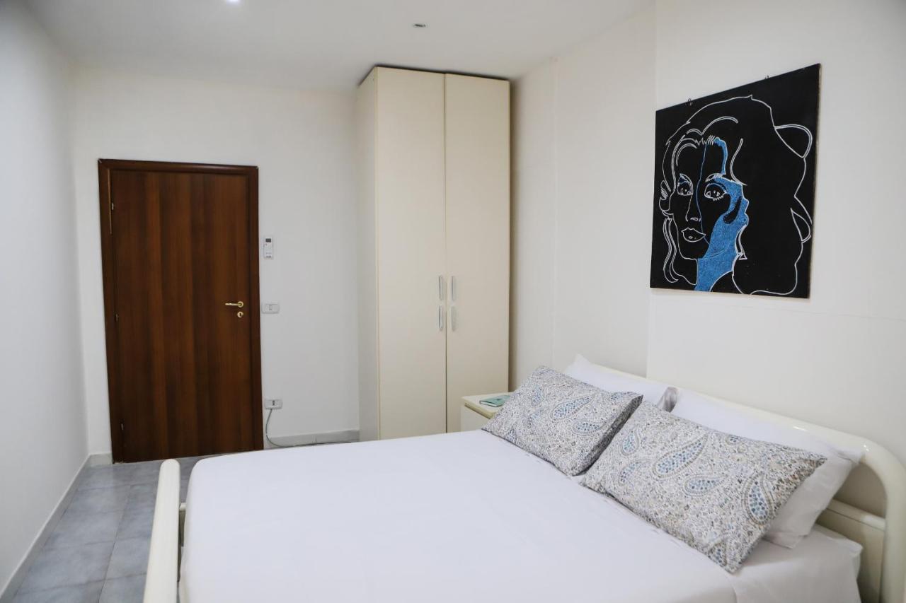 Napoli Centrale Budget Apartment Exterior foto